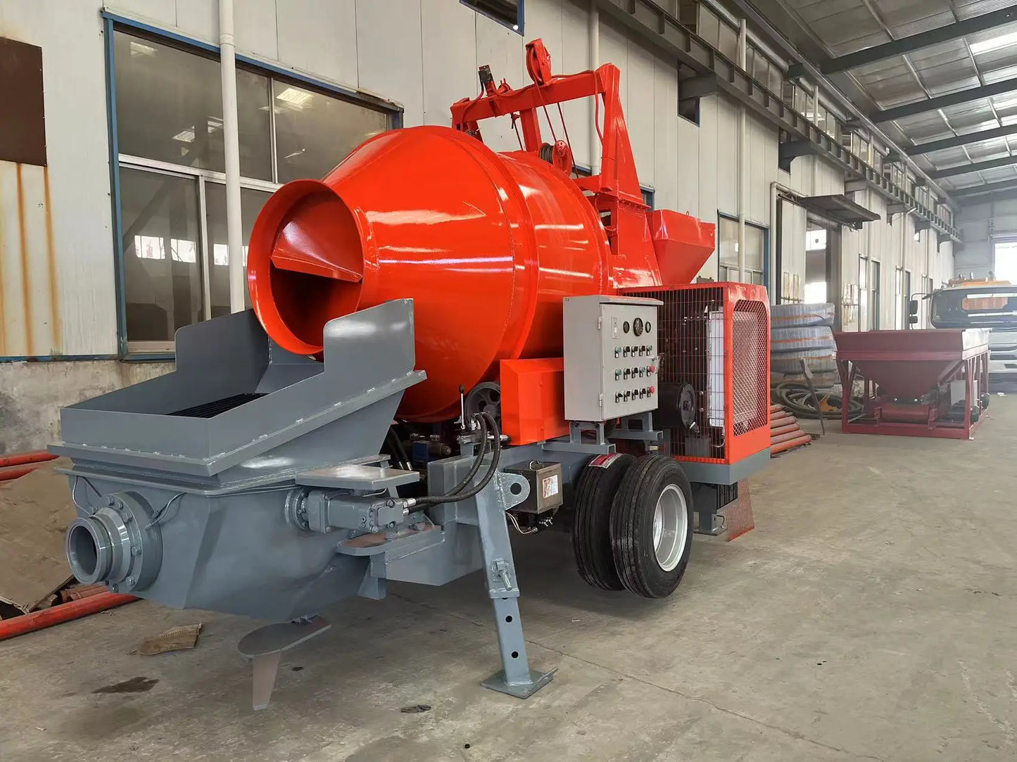 Hot Selling 40M3/H Small Diesel Mobile Concrete Mixer with Pump/Concrete Pump Machine Concrete Mixer for House Building