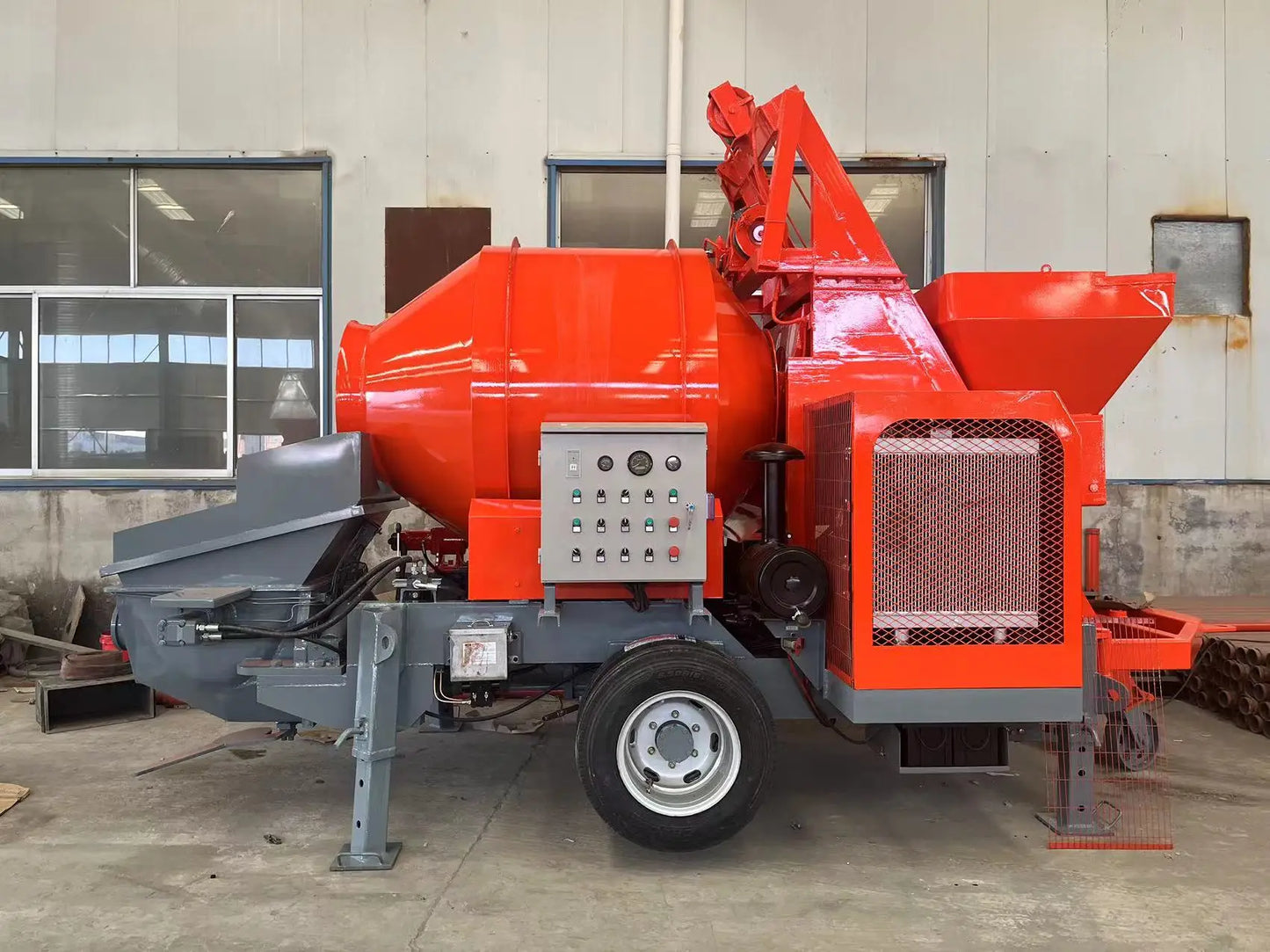 Hot Selling 40M3/H Small Diesel Mobile Concrete Mixer with Pump/Concrete Pump Machine Concrete Mixer for House Building